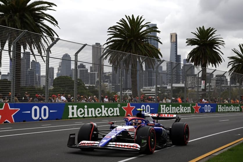 Dia nublado e com ventos consideráveis para Fórmula 1 na Austrália (Foto: Red Bull Content Pool)