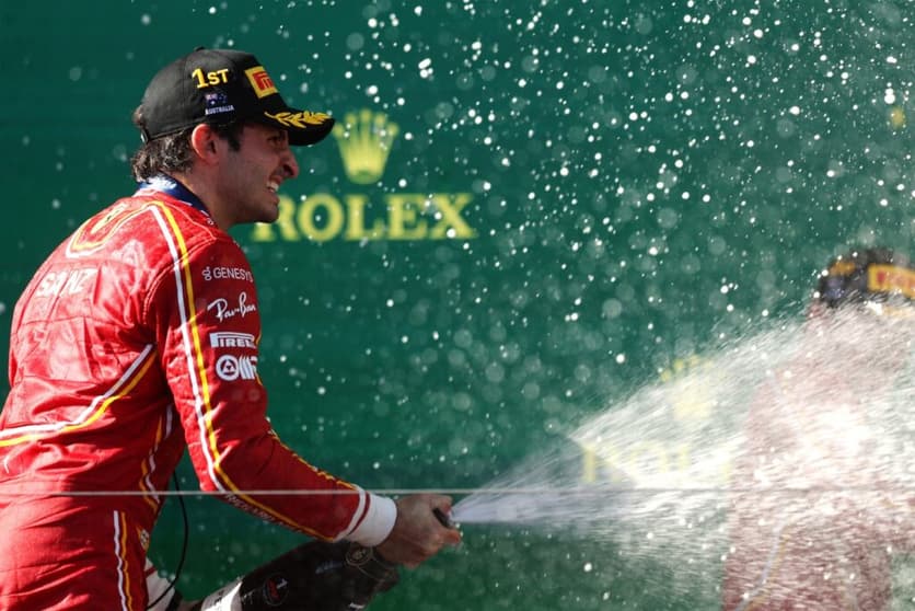 Carlos Sainz venceu a primeira da Ferrari em 2024 (Foto: AFP) 