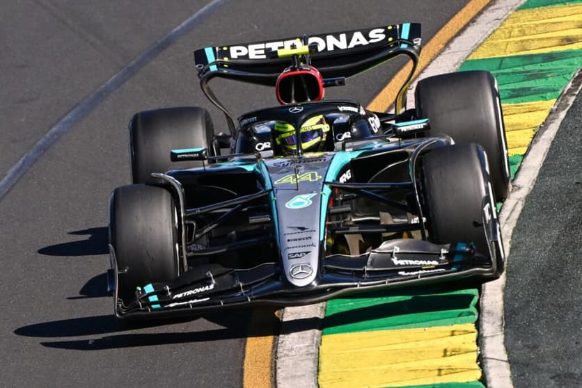 Lewis Hamilton abandonou o GP da Austrália logo no começo (Foto: AFP) 