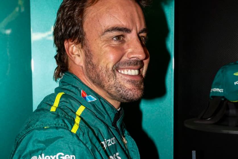 Fernando Alonso fica por mais ao menos dois anos (Foto: Aston Martin)