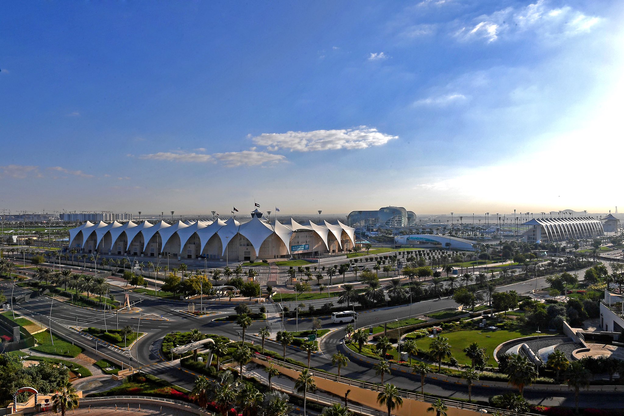 Tempo bom em Abu  Dhabi marca ltima sexta de treinos da F1 