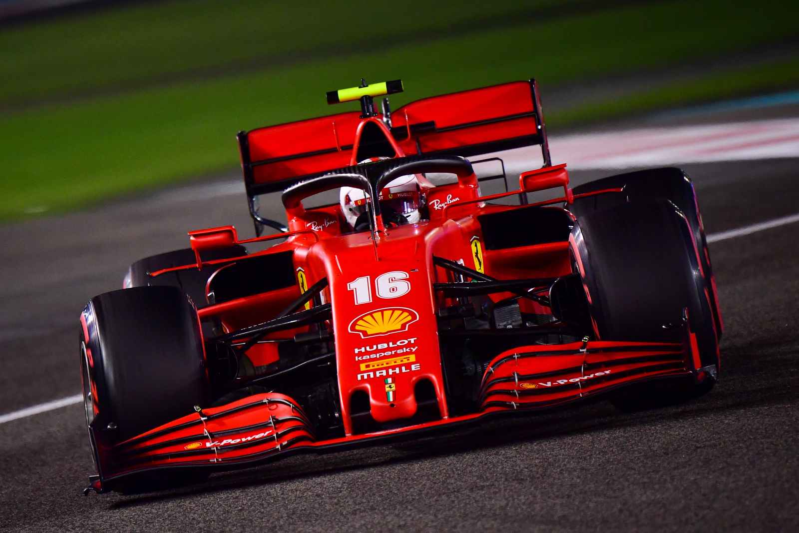 Leclerc exalta empenho da Ferrari e torce por 'volta ao comando em