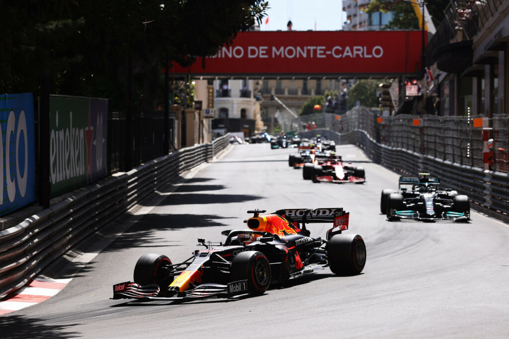Verstappen vence em Mônaco e muda história do campeonato com revés da  Mercedes