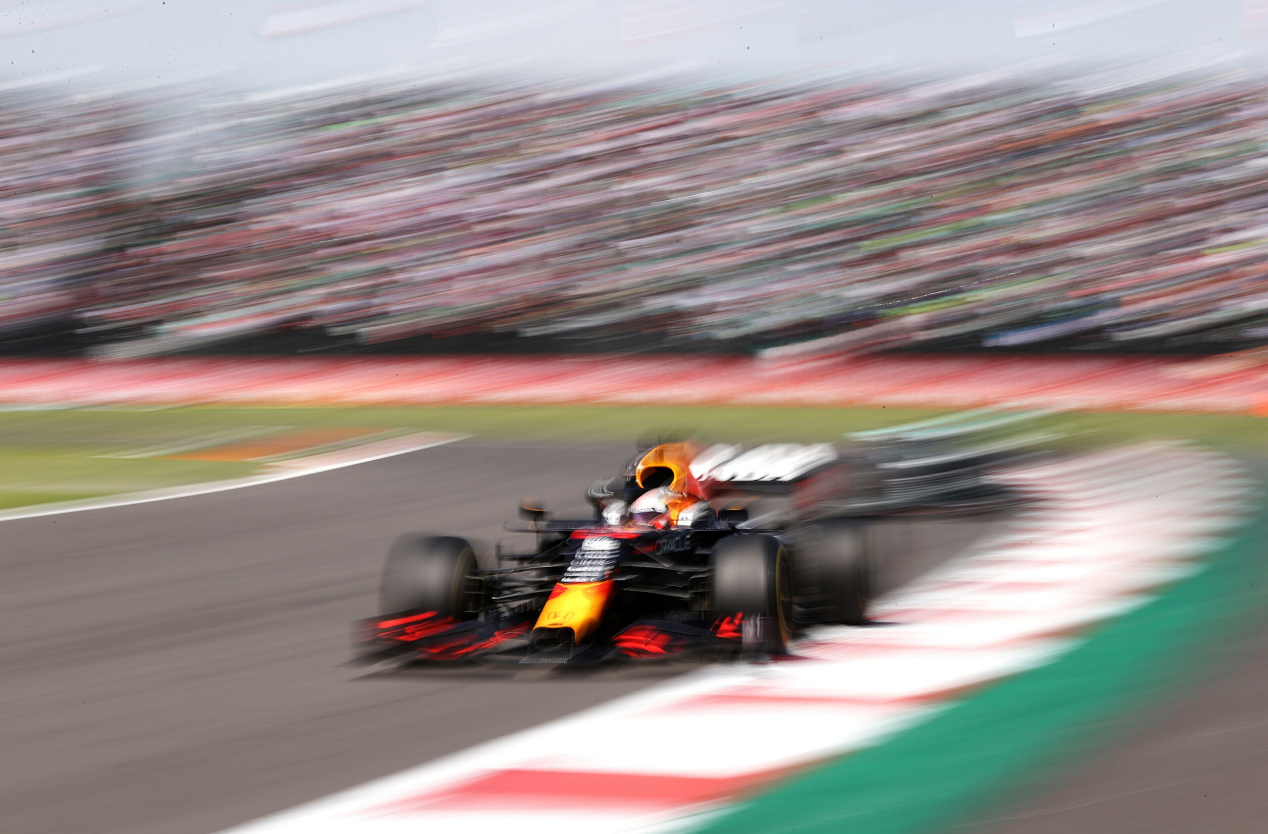 Verstappen gana el GP de la Ciudad de México.  Hamilton asegura Pérez y es 2do