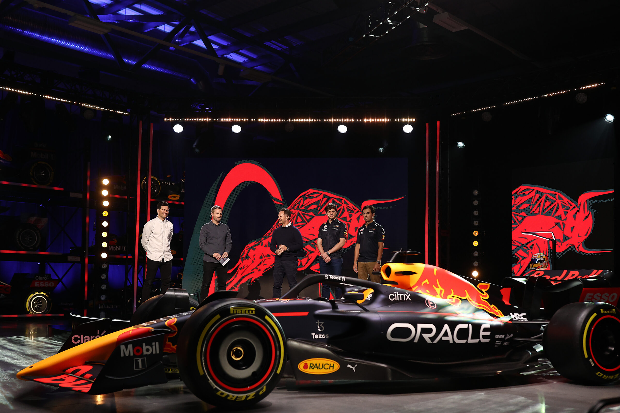 Vídeo Red Bull lança carro 2022 com 'bico de papagaio' e asa traseira
