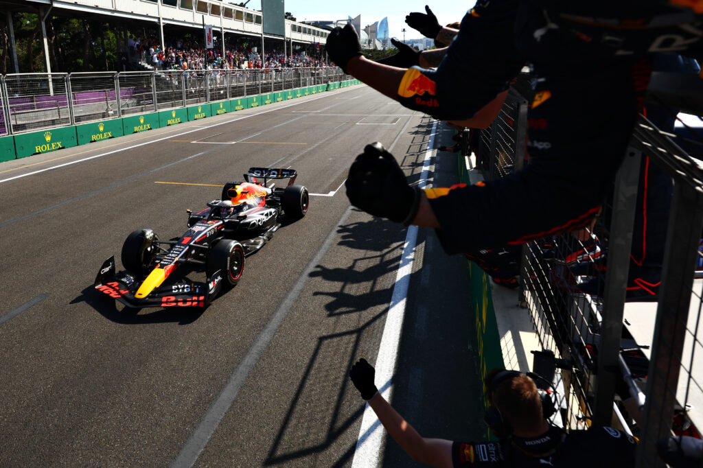 Verstappen celebra ritmo da Red Bull em Baku: "Corrida esteve nas mãos" - Notícia de Fórmula 1 - Grande Prêmio