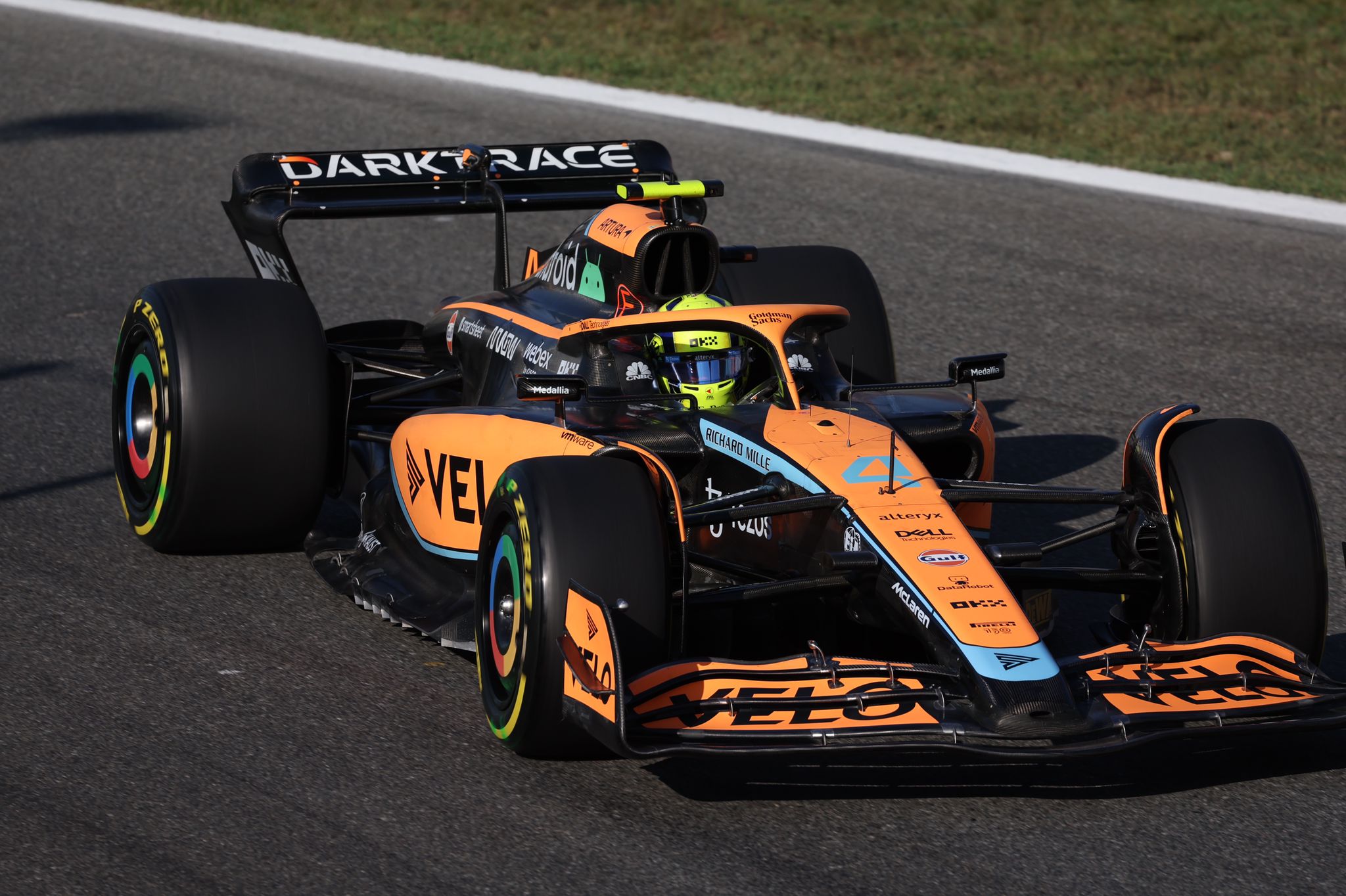 McLaren revela surpresa com distância de Red Bull e Ferrari Notícia
