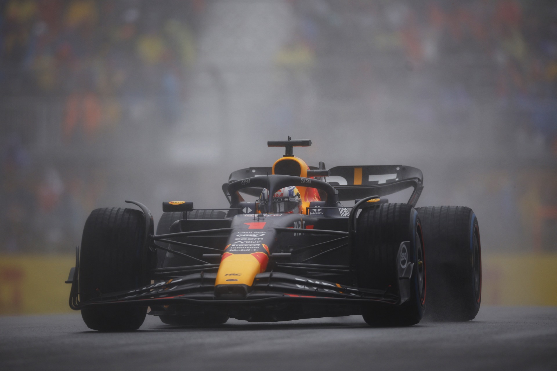Verstappen dominates FP3 as it rains in Canada. Sainz crash Formula 1