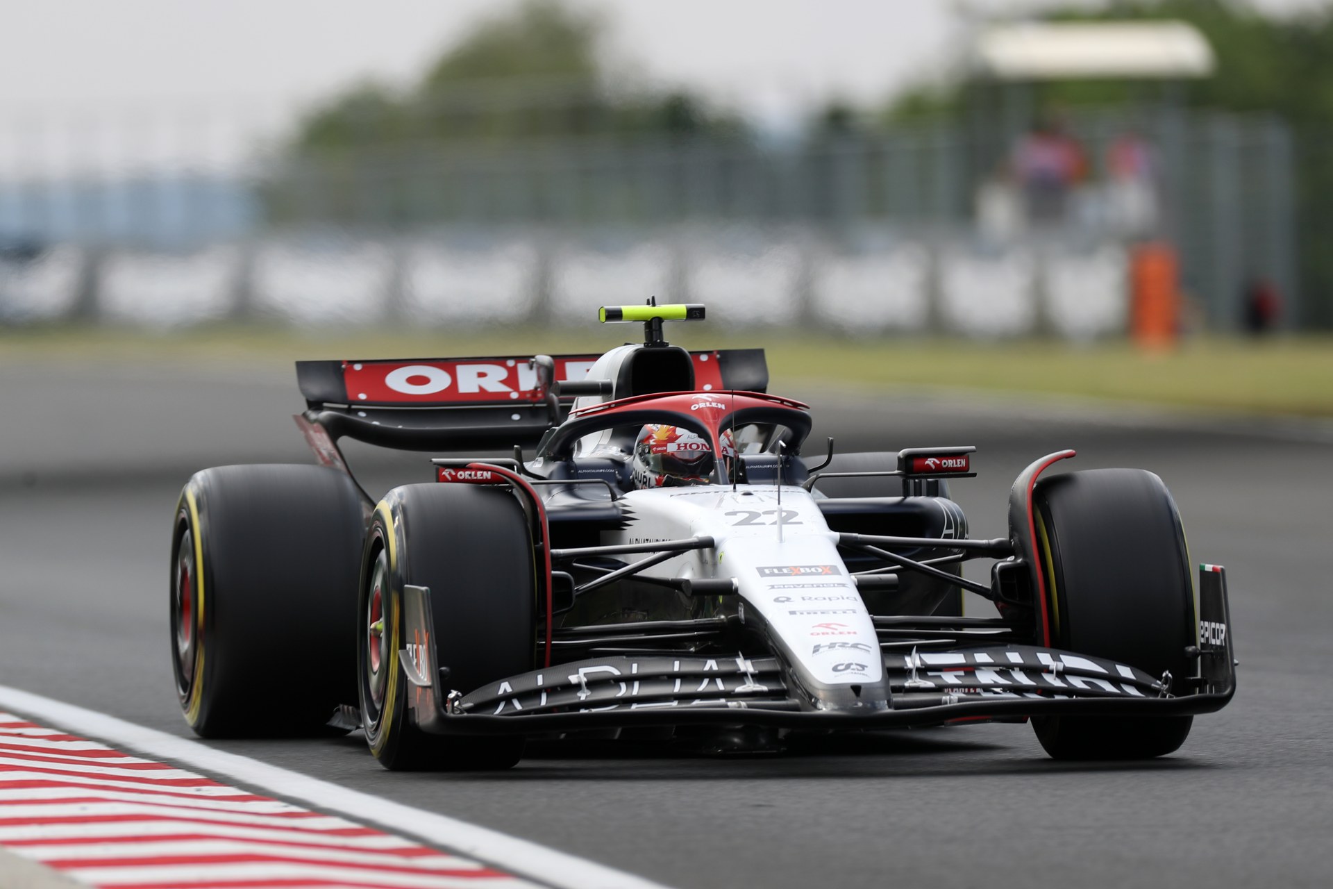 Leclerc lidera treino livre para GP da Hungria de F1; Pérez sofre acidente  Por Reuters